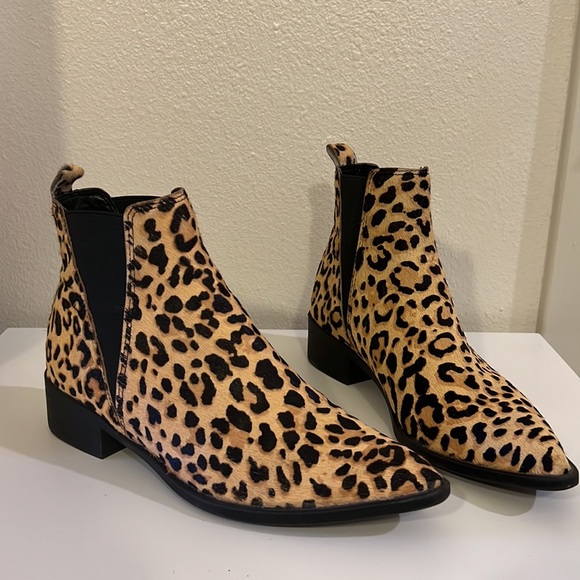 Steve Madden Jerry Leopard Chelsea Boots - Picture 5 of 9